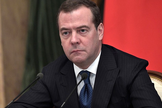 Илон Маск назвал Дмитрия Медведева "хорошим троллем", а тот пригласил его на День Победы в Москву