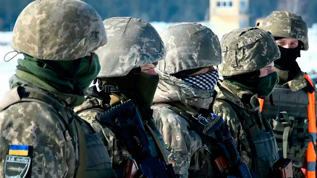 Украинские военные подорвались на неизвестном устройстве в Донбассе