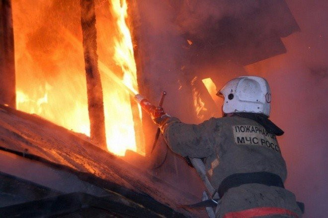 Масштабный пожар вспыхнул в общежитии университета в Москве