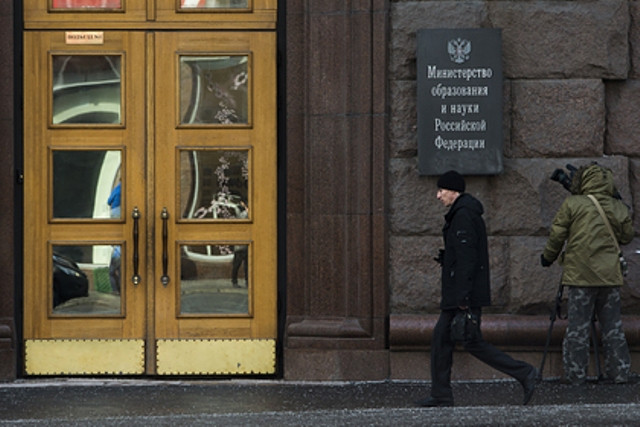 Минобрнауки назвало зарплату ученой после вопроса Путина «Где деньги, Зин?»