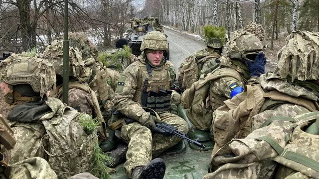 Минобороны показало бегство украинских военных