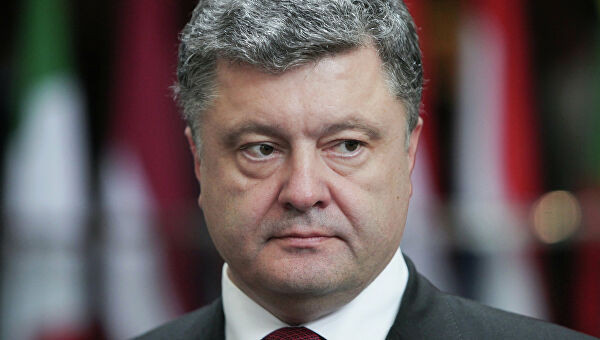 Порошенко: Путину лучше жать руку, чем заглядывать ему в глаза в поисках мира