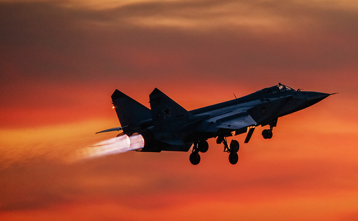 Российский МиГ-31 перехватил самолет США над Тихим океаном