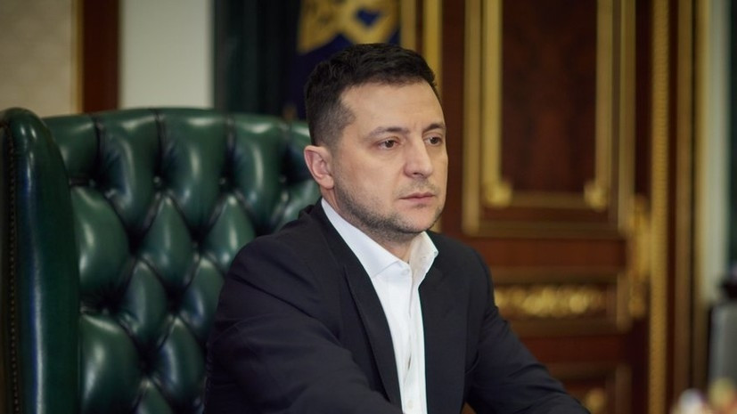Зеленский попросил двух судей КС отправиться на «заслуженный отдых»