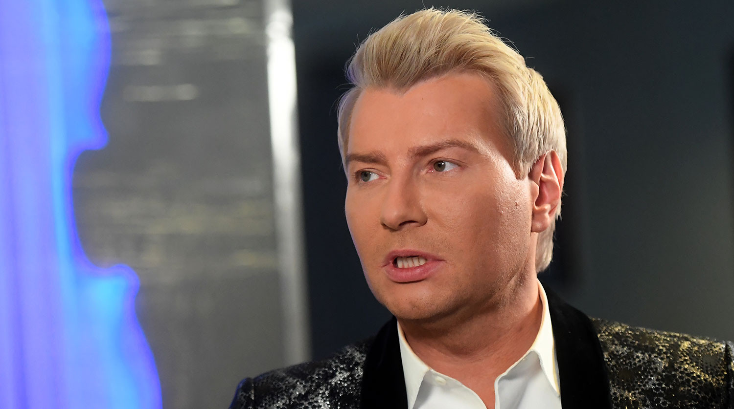 Басков «выстрелил» в президента Латвии из бутылки водки