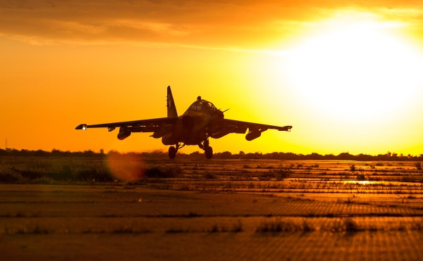 Появилось видео удара армянского штурмовика Су-25 по военным Азербайджана во время боев в Карабахе