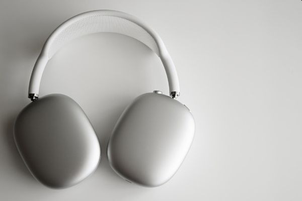 Apple изобрела наушники из стекла