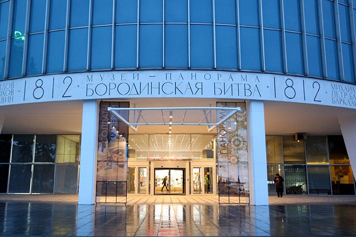 Музей Героев пригласил москвичей на экскурсии и встречу с художниками