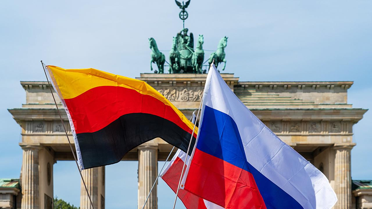 Опасные мутации: Россиянам запретили въезд в Германию