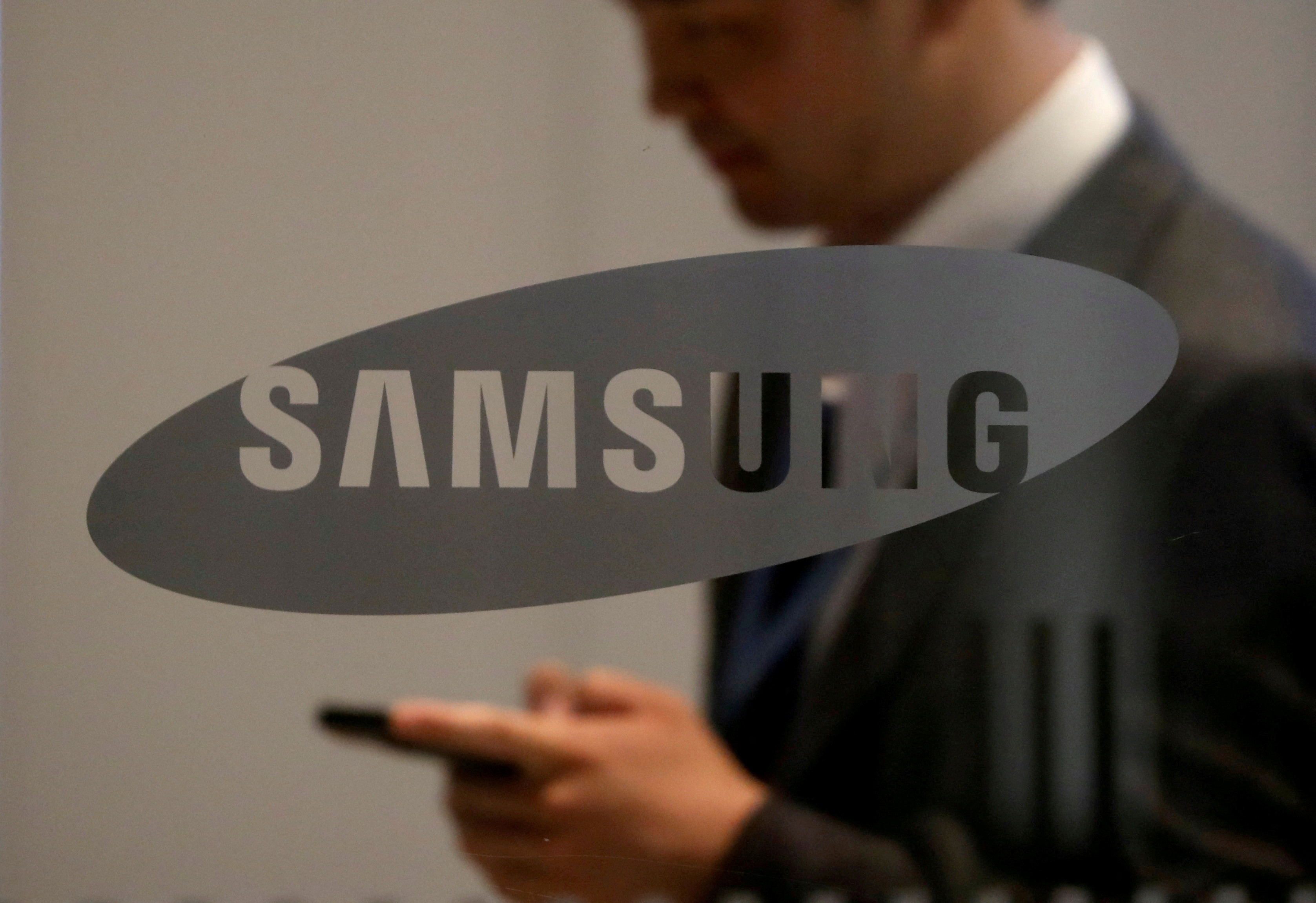 В России не стали запрещать смартфоны Samsung