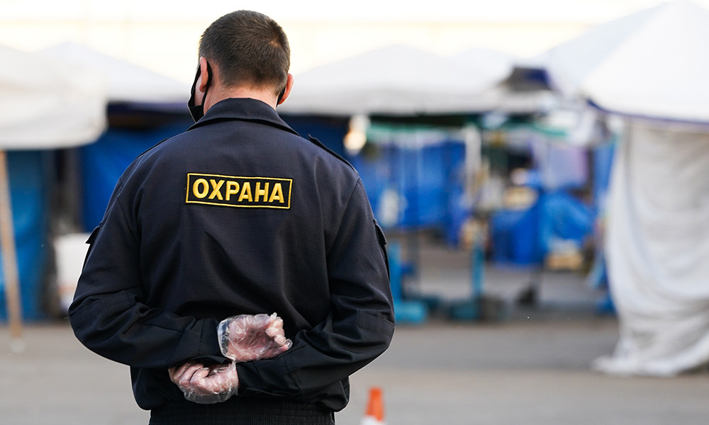 Охранник выстрелил в россиянина и покончил с собой