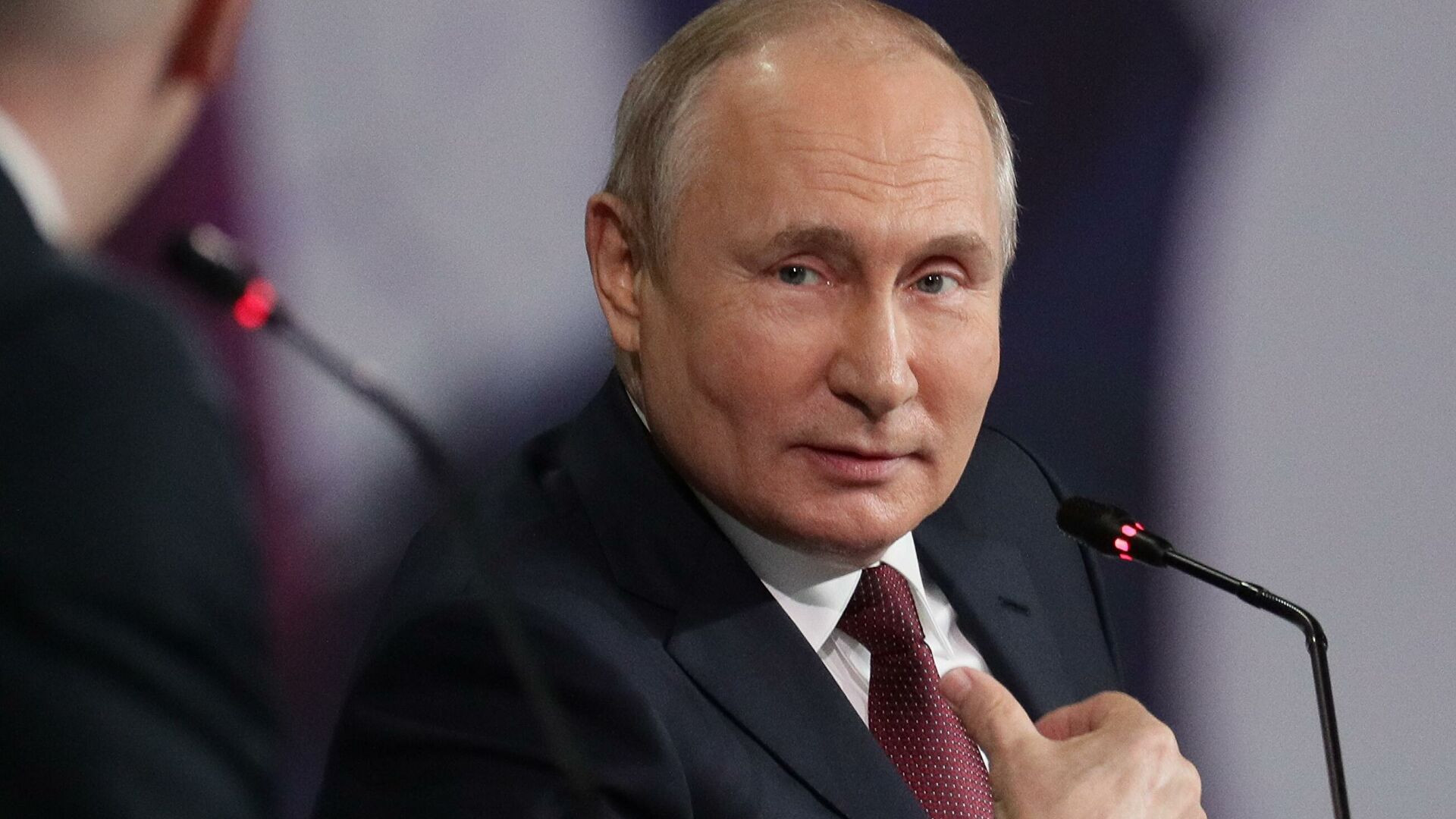 Путин сравнил Байдена и Трампа