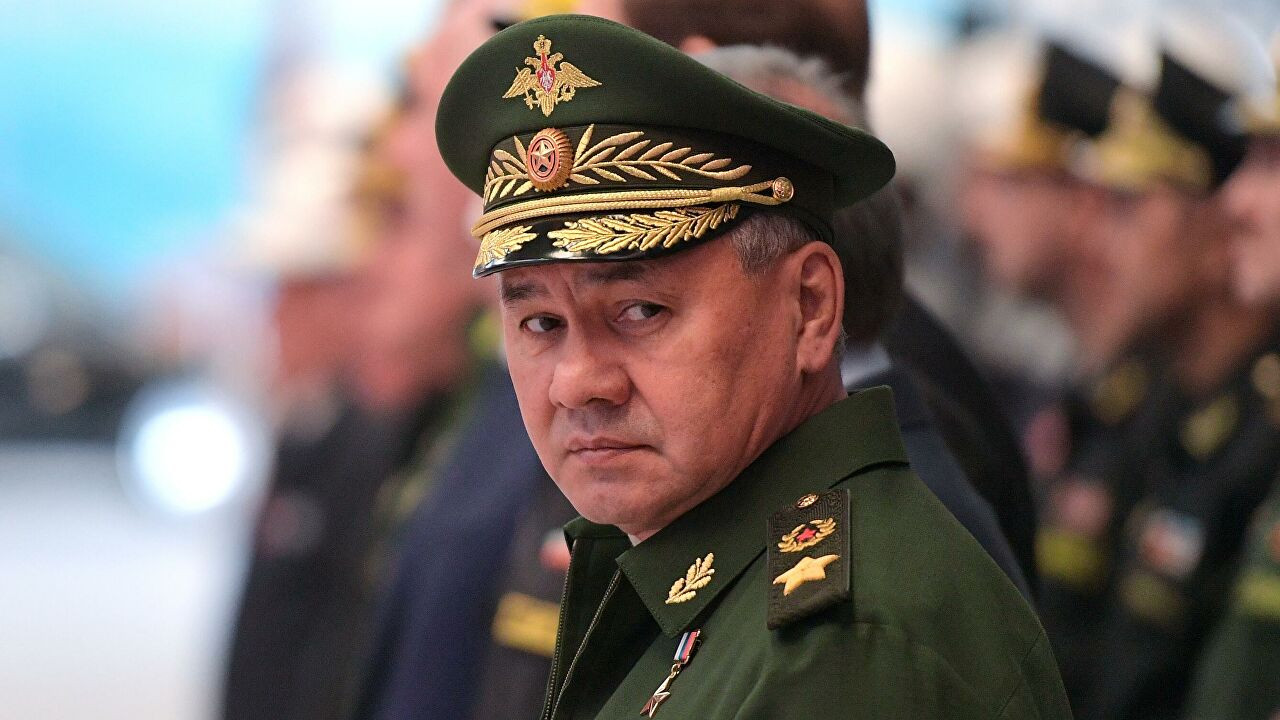 Шойгу заявил о стягивании сил НАТО к границам России