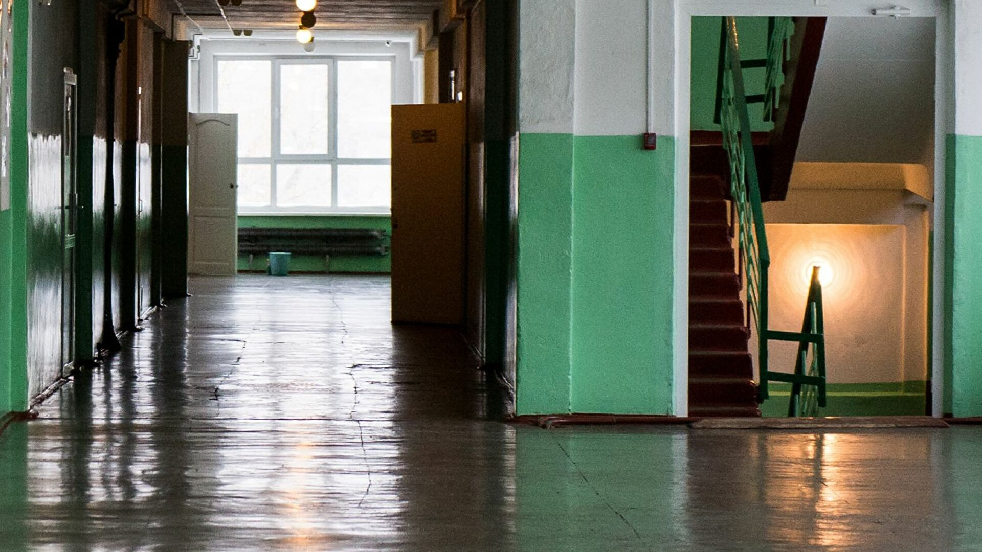 Всех школьников и студентов российского города эвакуировали из-за угрозы взрыва