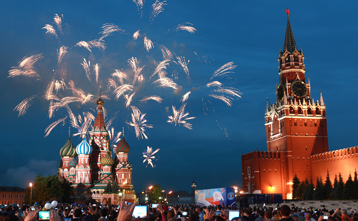 Россиян в июне ожидает короткая рабочая неделя