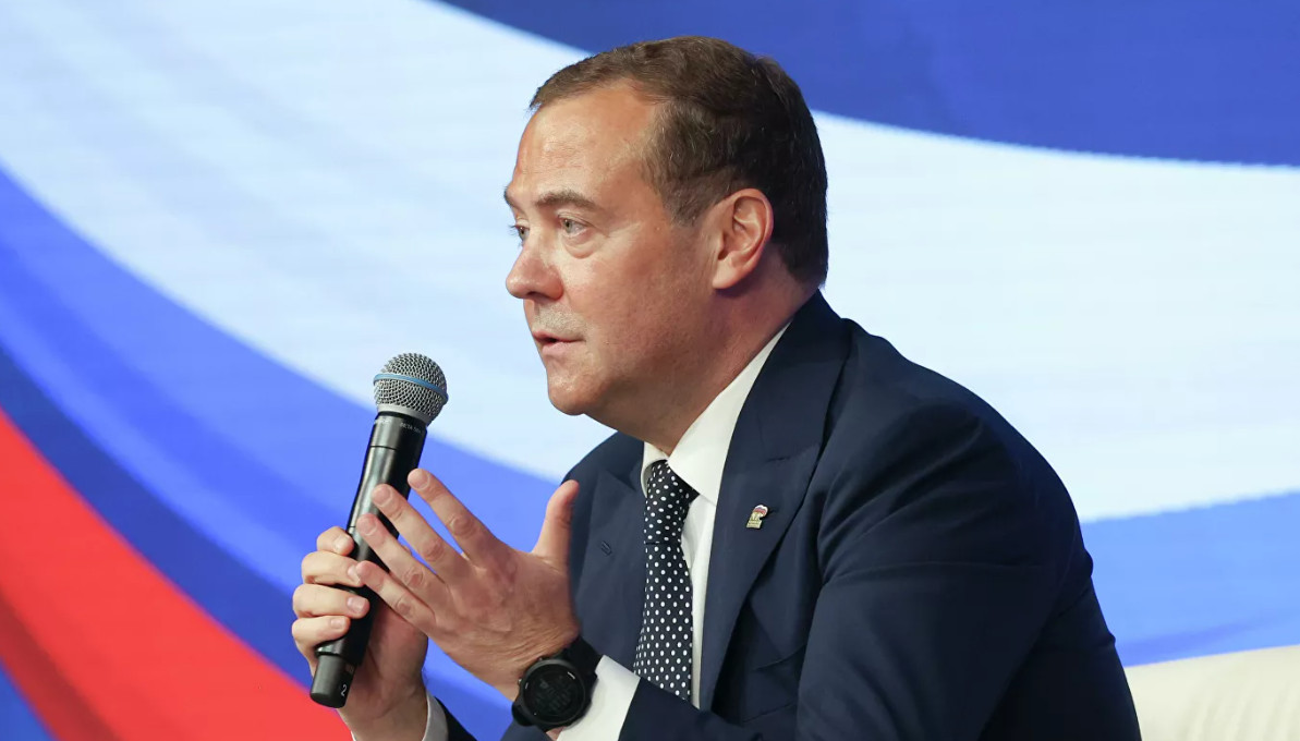 Медведев оценил введение локдауна в России