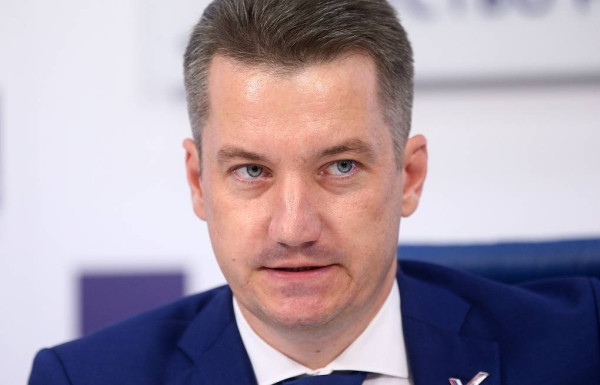 СМИ: депутат Госдумы устроил пьяный дебош в самолете