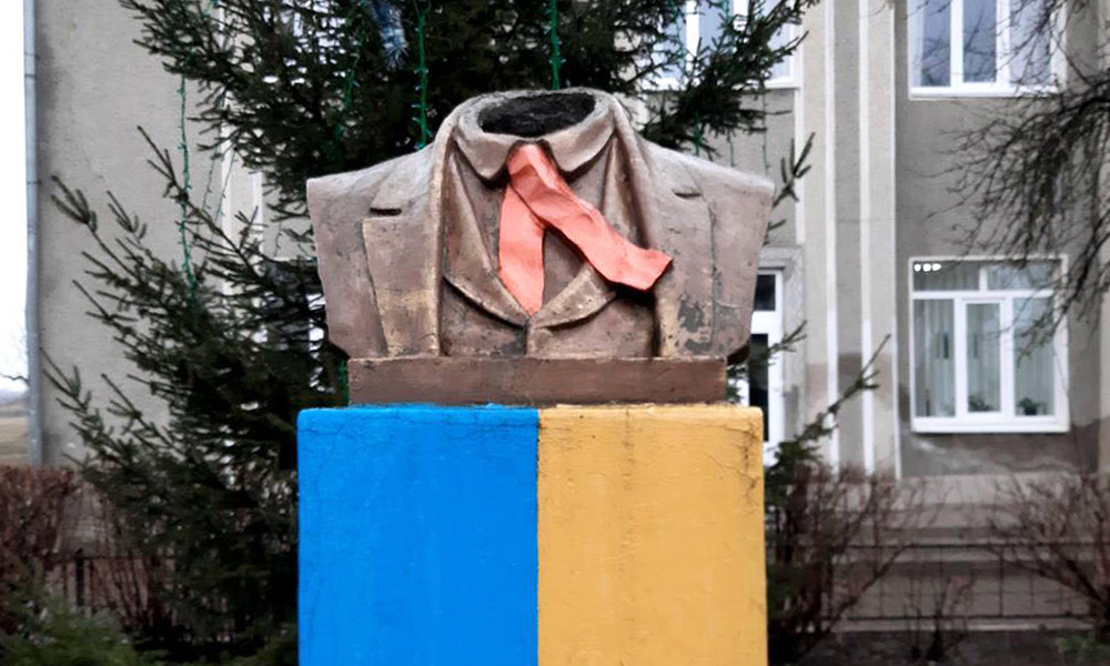 Памятнику Тарасу Шевченко «отрезали» голову на Украине
