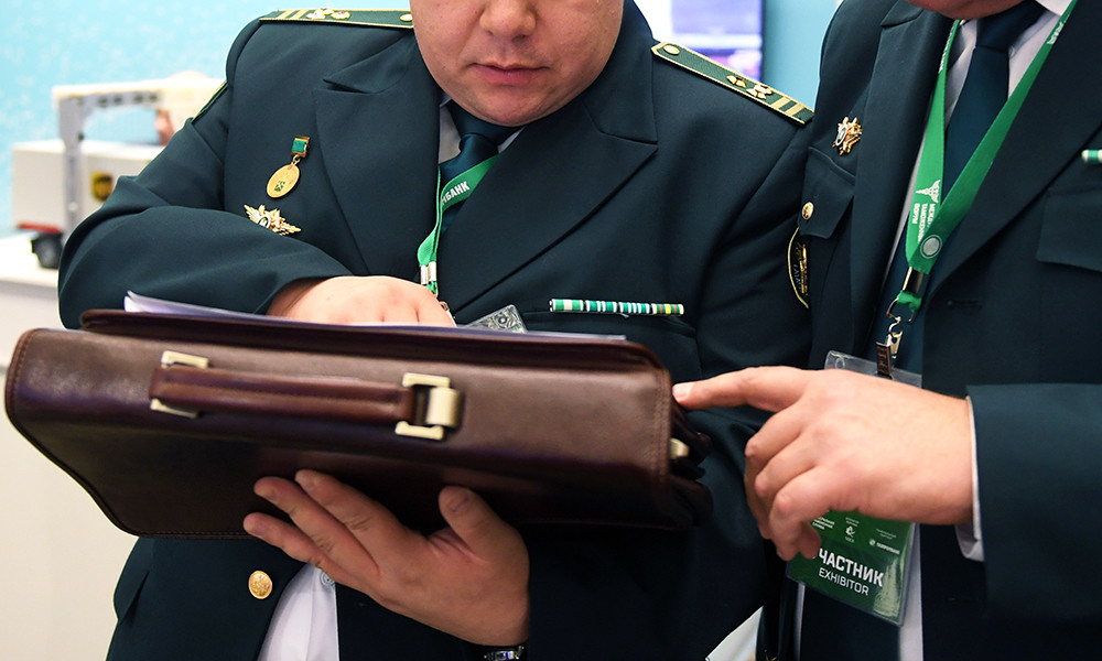 Экс-начальник отдела Санкт-Петербургской таможни Олег Гусев задержан по делу о взятке