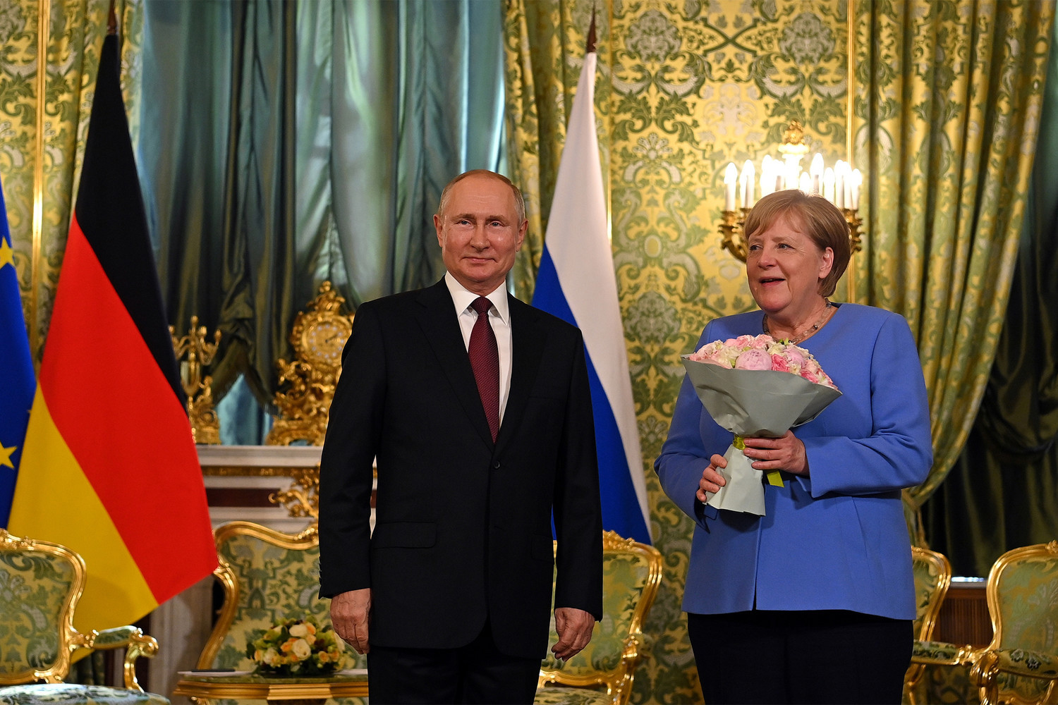 Путин назвал главные темы переговоров с Меркель