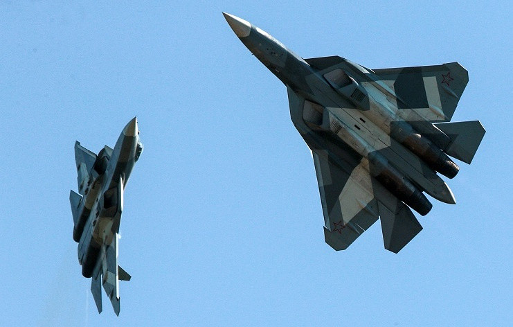 Источник: истребитель Су-57 будет способен вести до четырех беспилотников «Охотник»