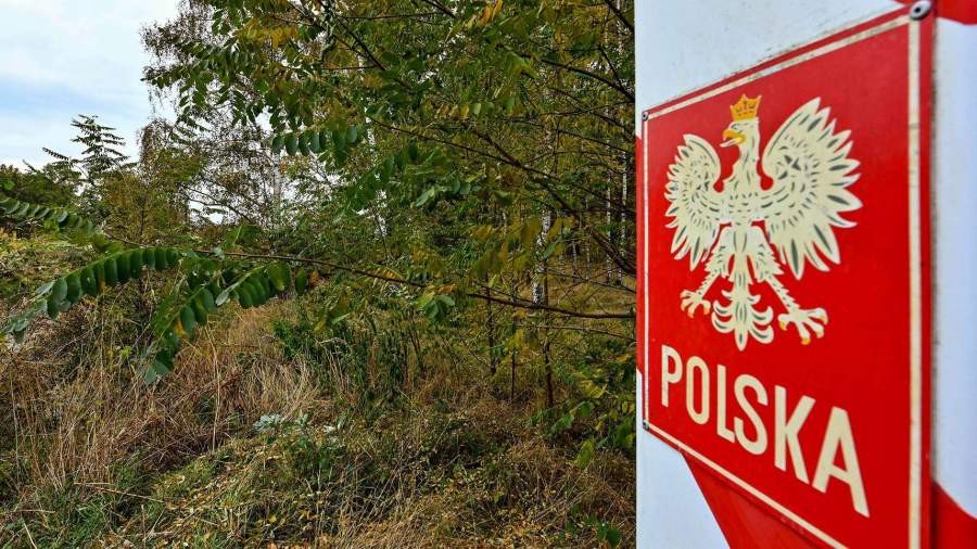 В Польше завершили строительство стены на границе с Белоруссией