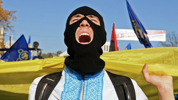На Украине вводится чрезвычайное положение