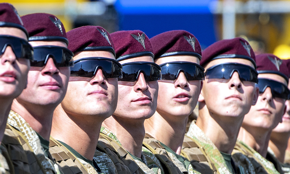 Тысячи украинских военных готовят к переброске к Донецку