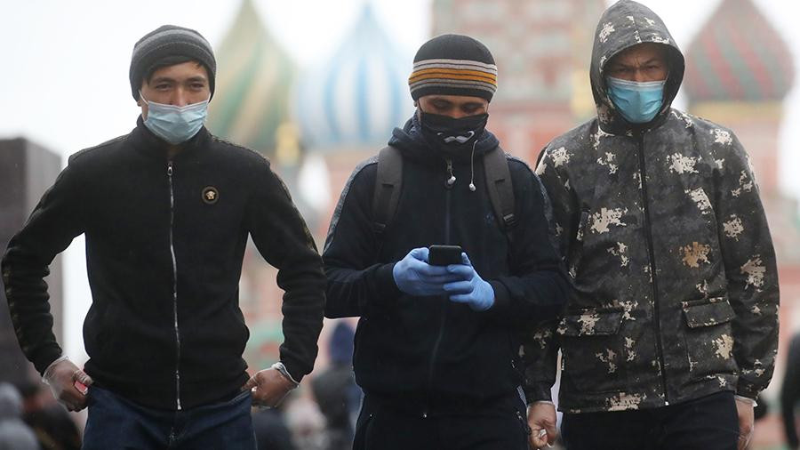 Полицейские в Москве массово задерживают мигрантов
