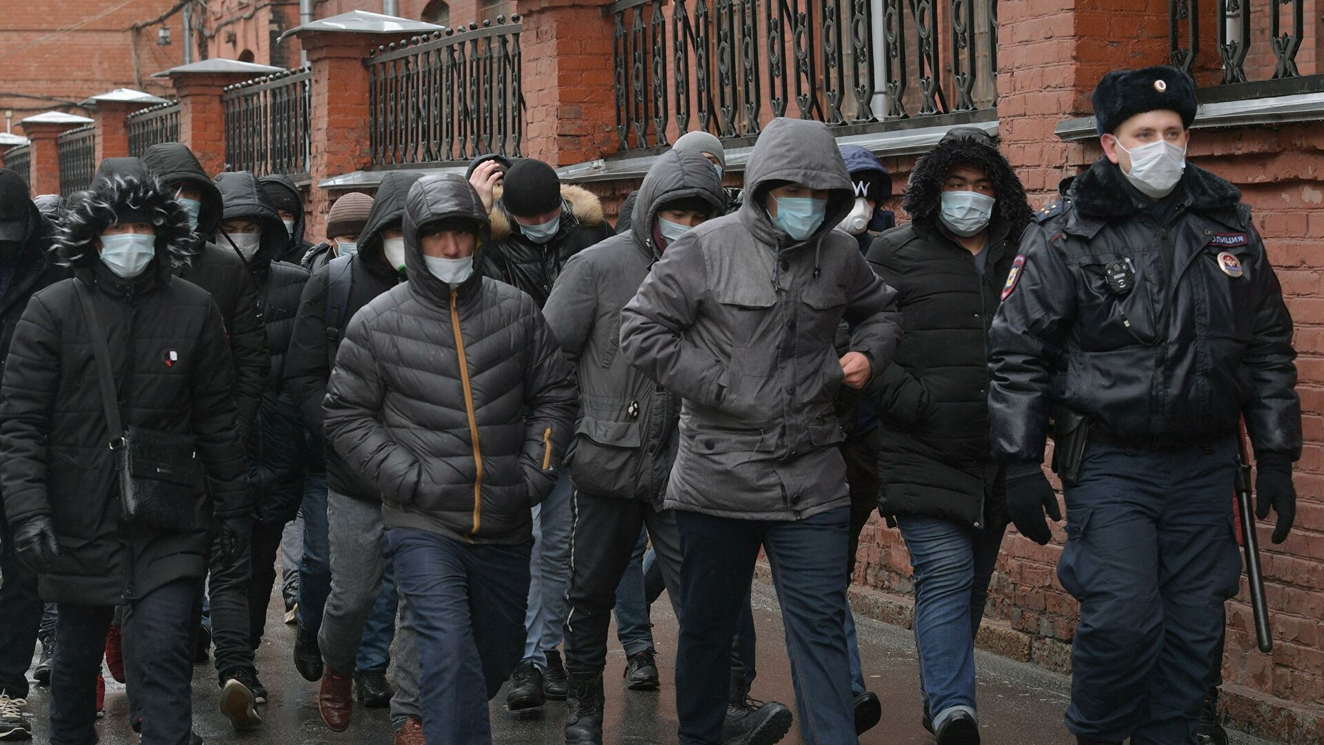 В России анонсировали новые ограничения для мигрантов