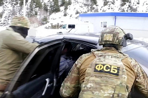 Киев пригрозил Москве из-за задержания украинского консула