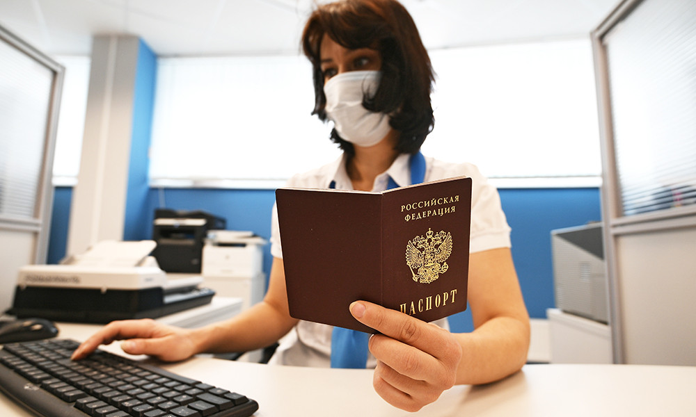 В России допустили введение вторых паспортов в виде QR-кодов