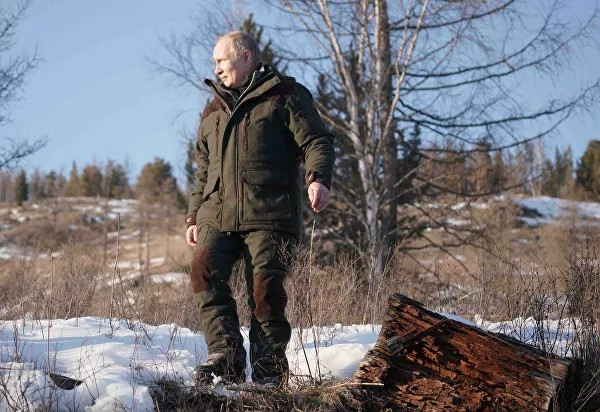 Путин рассказал, как упал с лошади