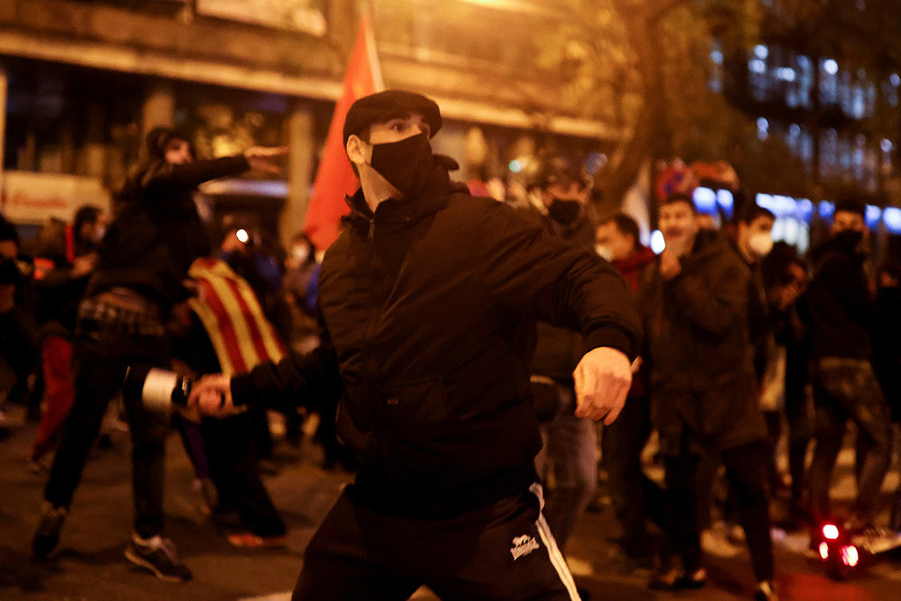 В Испании акция в поддержку рэпера переросла в беспорядки