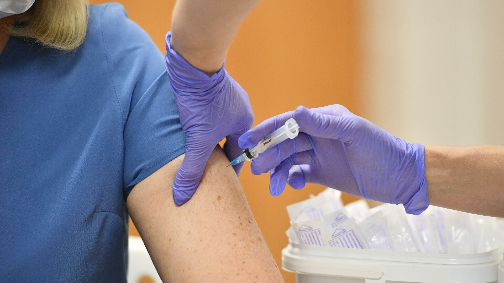 Ученые начали разрабатывать пожизненную вакцину от COVID