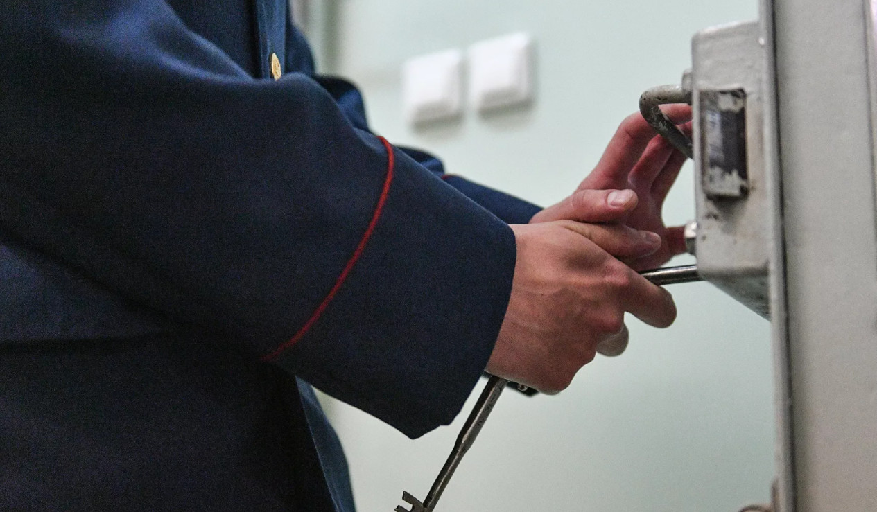 Укравшую 23 миллиона рублей кассиршу арестовали