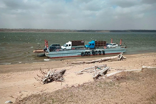 Паром с пассажирами унесло по Волге
