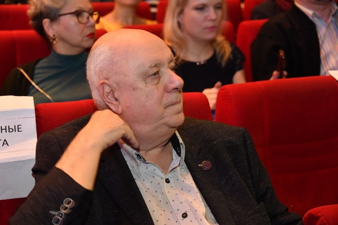 Писатель Аркадий Инин попал в больницу с онкологией после смерти жены