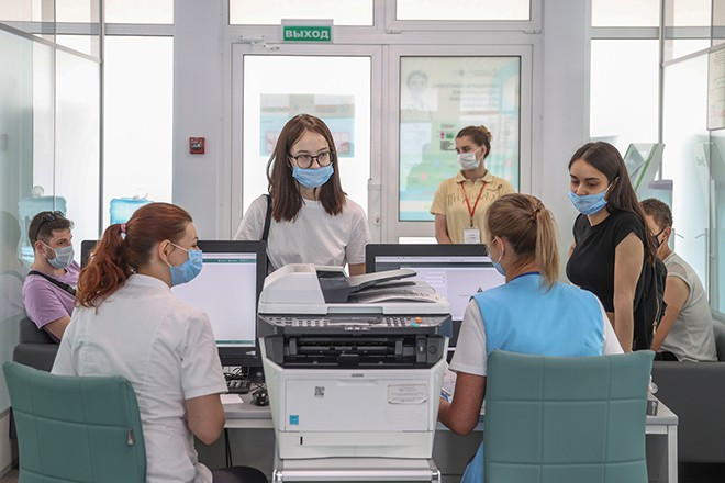 Иммунолог назвал особенности лямбда-штамма коронавируса