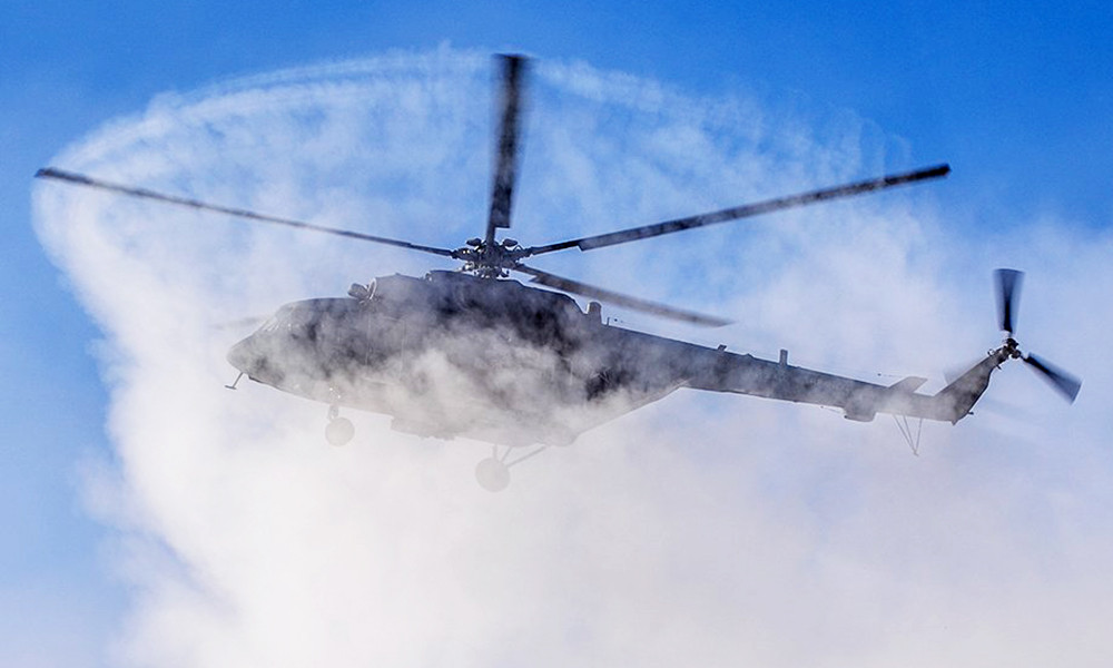Ми-8 с 16 пассажирами совершил вынужденную посадку в тундре