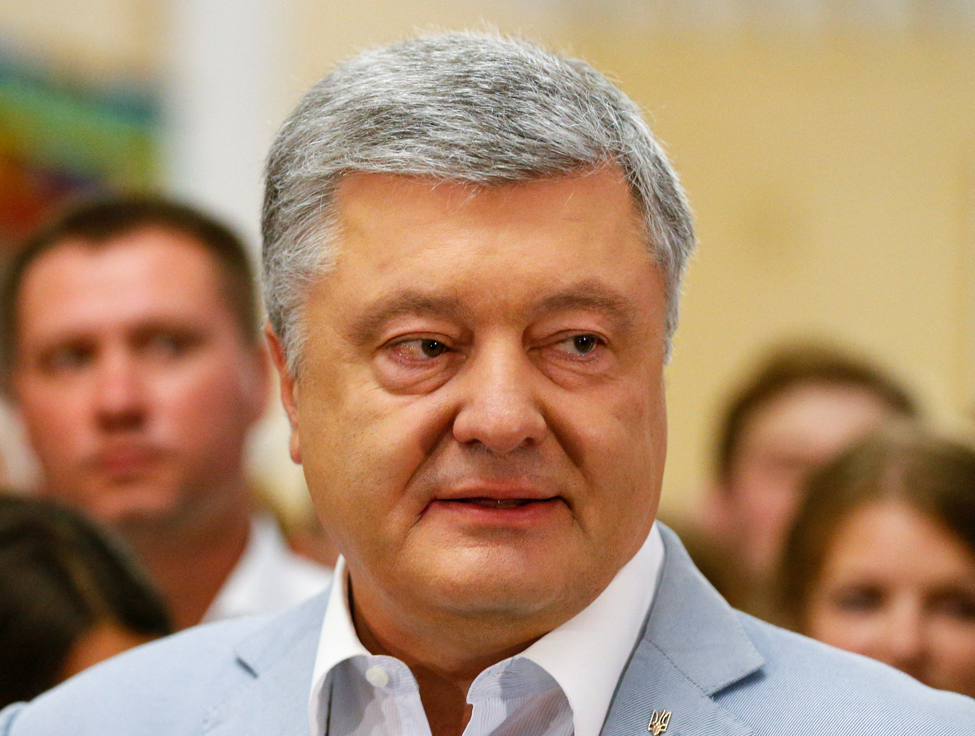 Прибывший на допрос Порошенко обвинил следователя в политической предвзятости