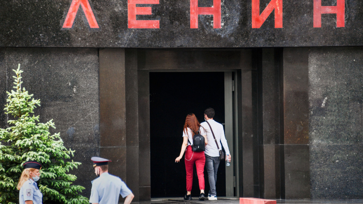 Доступ в Мавзолей Ленина возобновится 17 апреля
