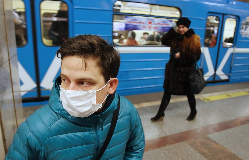 Москвичей предупредили о штрафе в пять тысяч рублей за спущенные маски