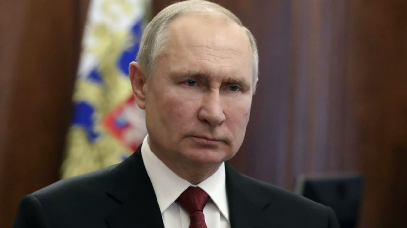 Путин поручил доложить о ситуации с зарплатами бюджетников