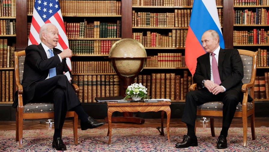 Путин обменялся шуткой с Байденом