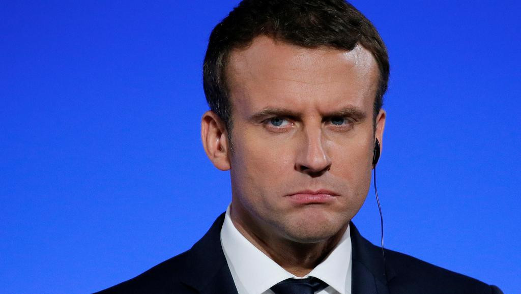 Макрона обвинили в злоупотреблении властью из-за антиковидных мер