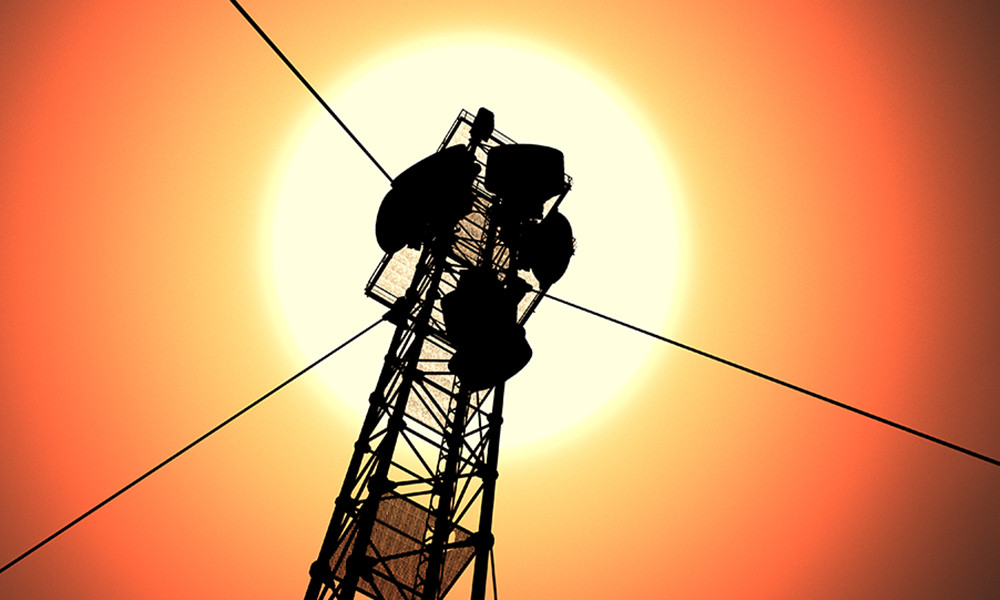 Россияне приняли станцию мобильной связи за вышку 5G и сожгли ее