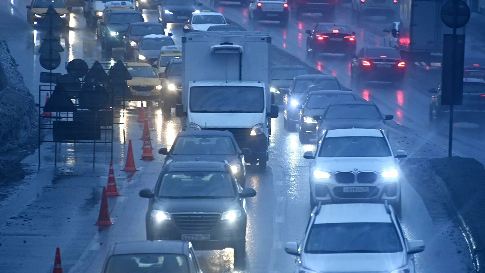 В Москве пробки достигли девяти баллов