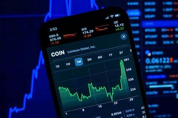 Российских чиновников поймали на майнинге криптовалюты на работе