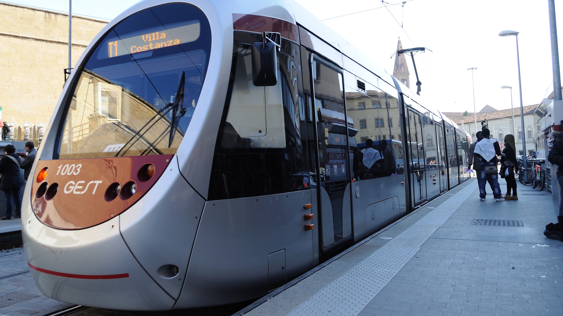 How to Get from Florence Airport to the City Center: Tramway, Taxis & Private Transfers (2026 Guide)